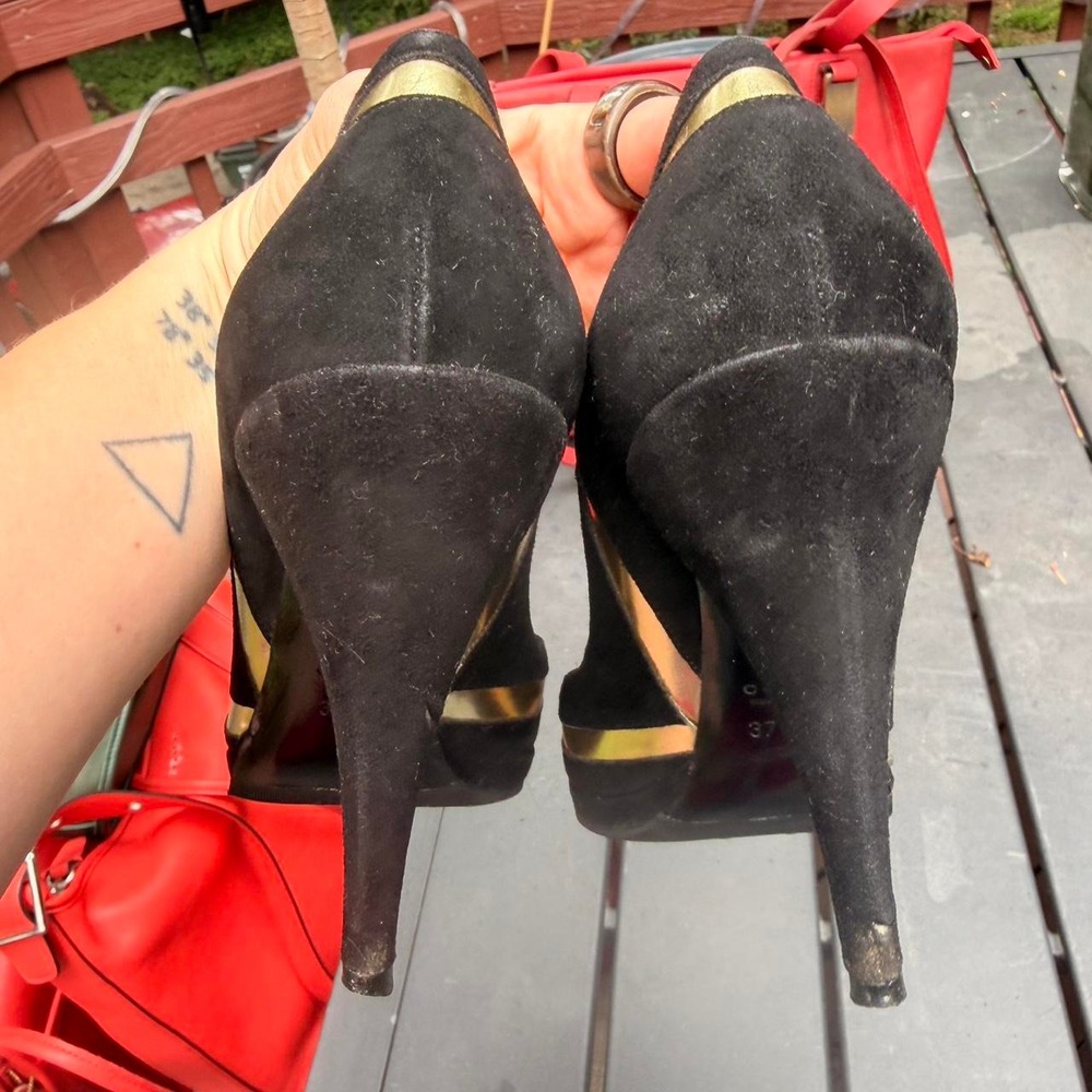 Gucci Black Suede Gold Metallic Stripe Platform Pumps Heels 37.5 202930 - Picture 5 of 7